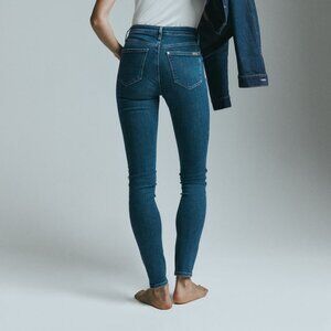 H&M H and M Shaping skinny jeans denim 29/30 fits small